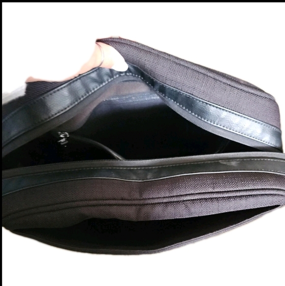 Nuna Unisex Black Diaper Bag/Backpack - Picture 8 of 13